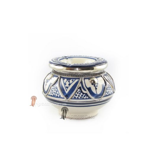 Cendrier marocain fait main bleu, incrusté et cerclé de métal poli et torsadé